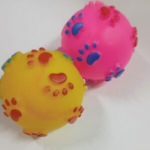 PELOTA CON CHIFLE PATITAS